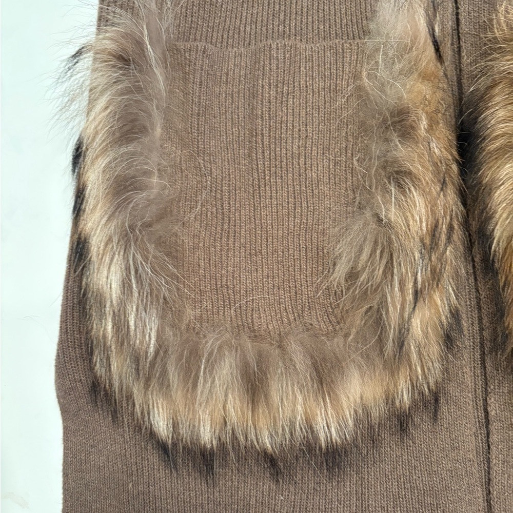 Rain + Rose Tan Sweater Vest with Faux Fur Pockets.  Size XL - Picture 6 of 10